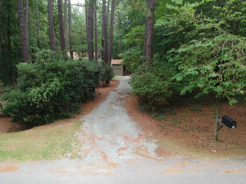 633 Carl Dr, Chapel Hill, NC 27516
