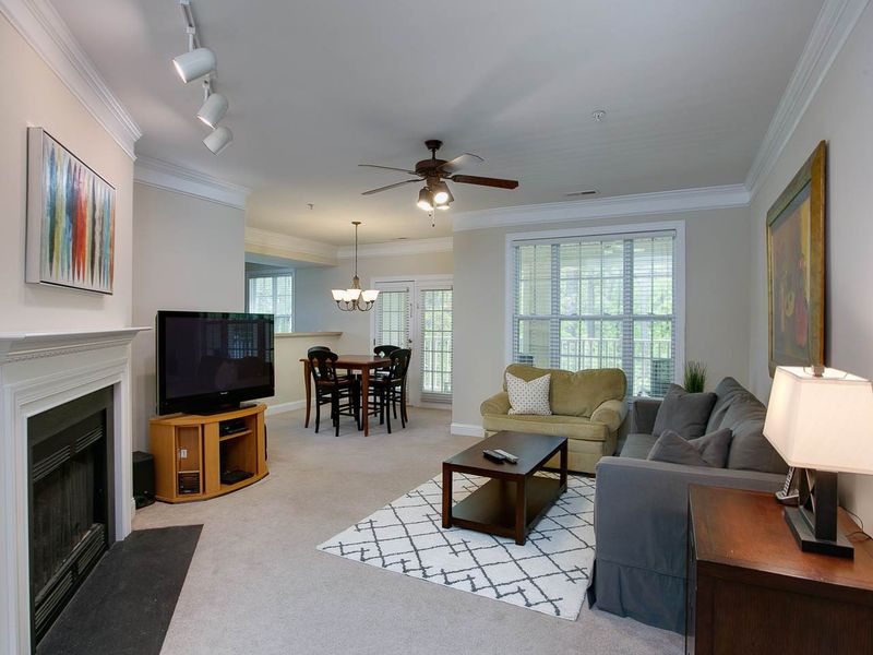633 Ives Ct #71, Chapel Hill, NC 27514