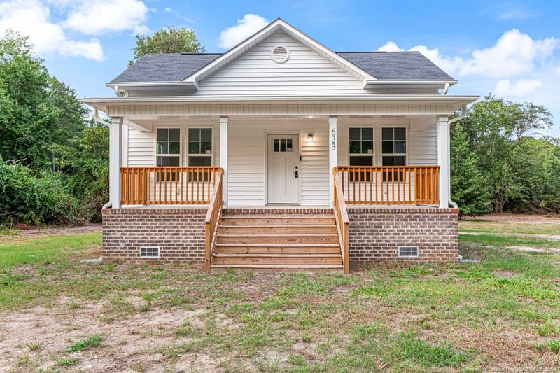 633 Sanders St, Hope Mills, NC 28348