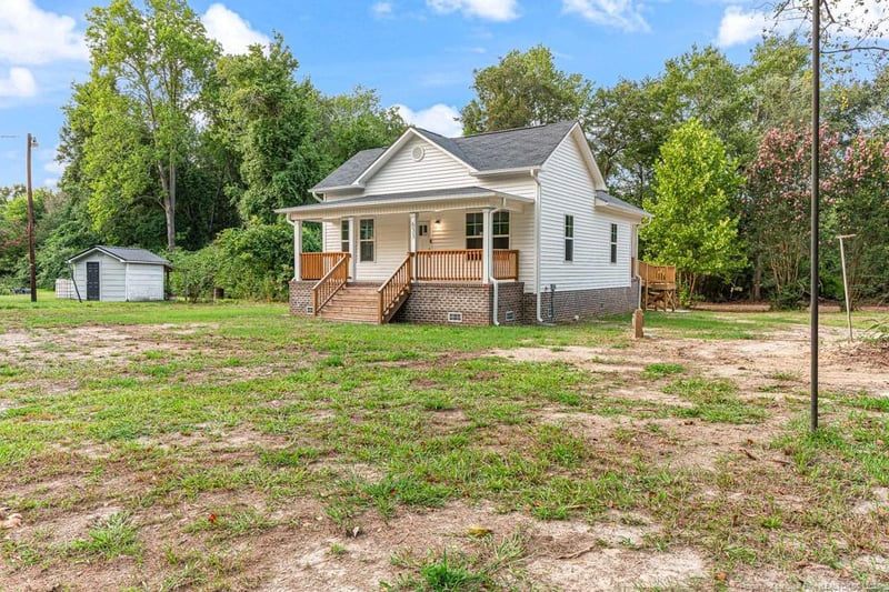 633 Sanders St, Hope Mills, NC 28348