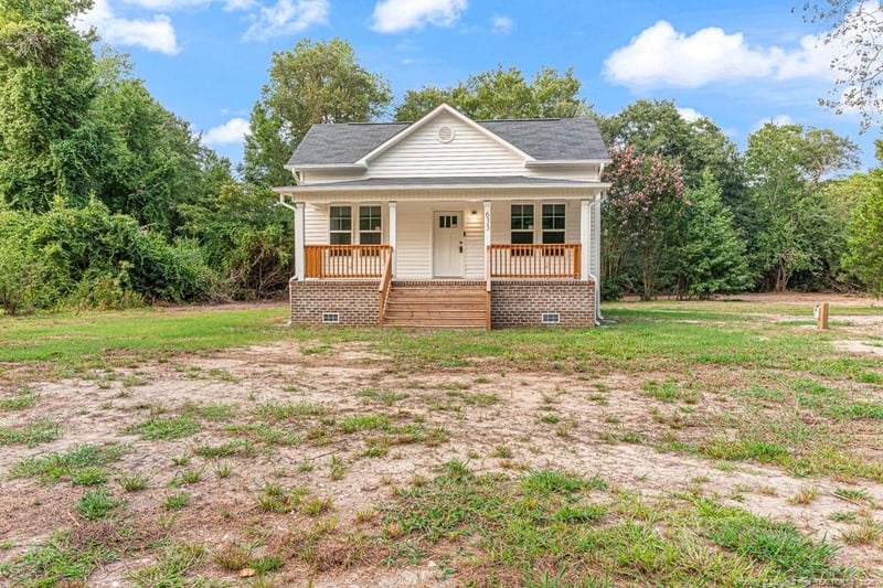 633 Sanders St, Hope Mills, NC 28348