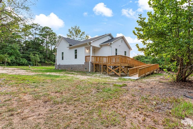 633 Sanders St, Hope Mills, NC 28348