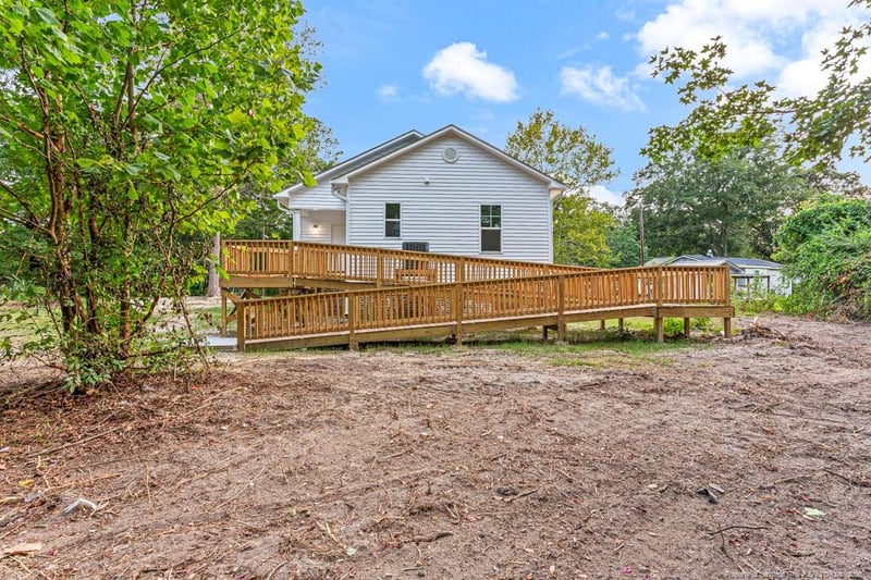 633 Sanders St, Hope Mills, NC 28348