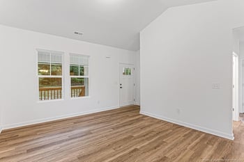 633 Sanders St, Hope Mills, NC 28348