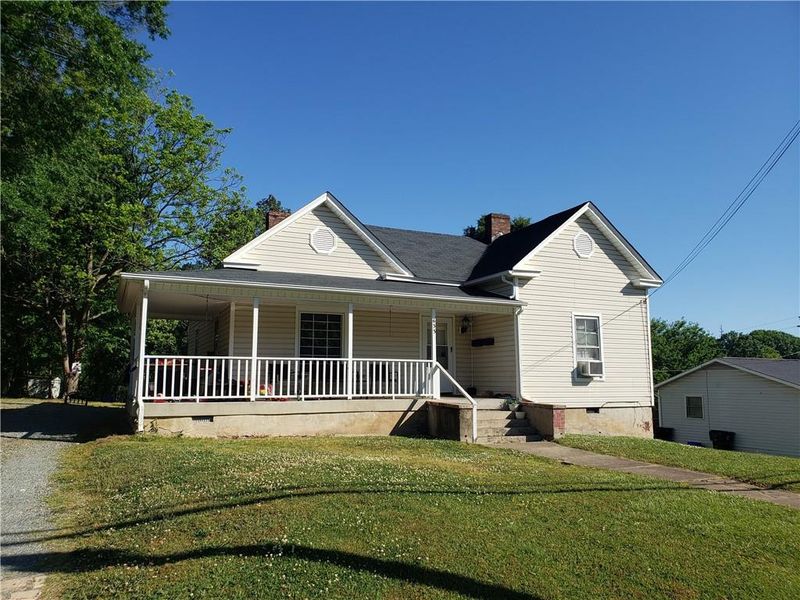 633 Tucker St, Burlington, NC 27215