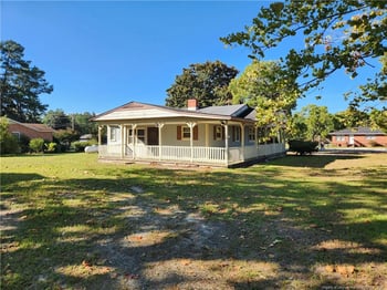 6334 Pine St, Fayetteville, NC 28311