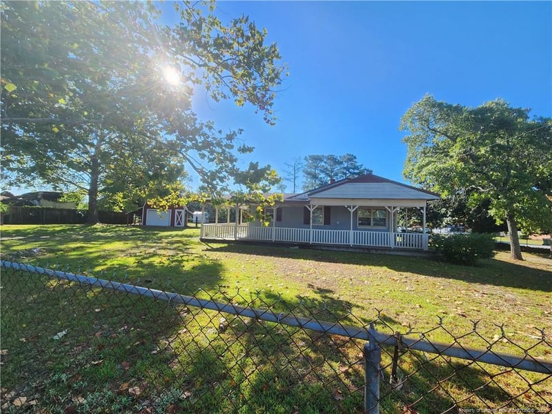 6334 Pine St, Fayetteville, NC 28311