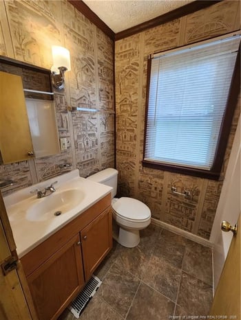 6334 Pine St, Fayetteville, NC 28311