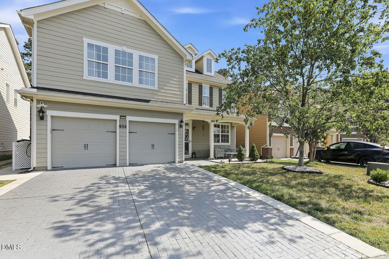 634 Piper Stream Cir, Cary, NC 27519