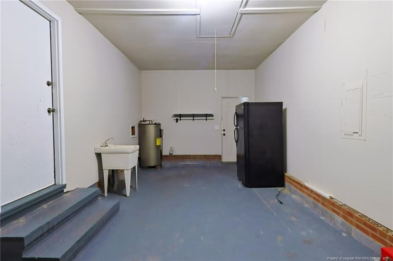 6345 Hawfield Dr, Fayetteville, NC 28303