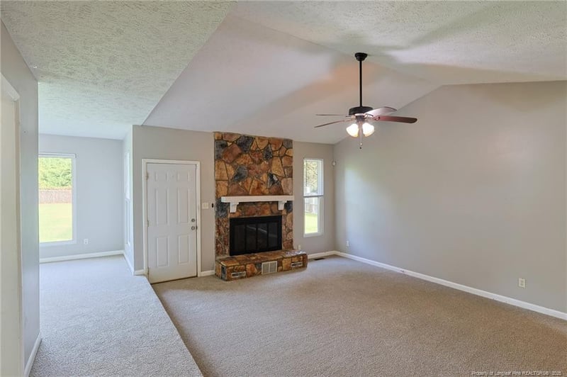 6346 Hawfield Dr, Fayetteville, NC 28303