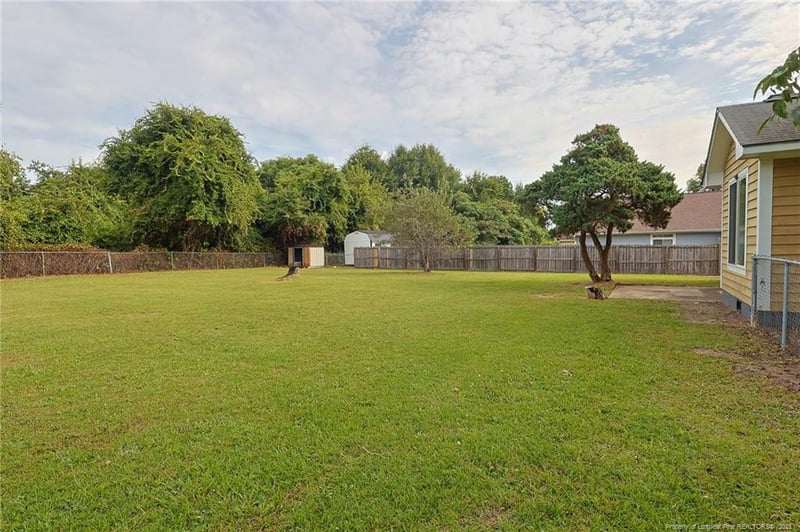 6346 Hawfield Dr, Fayetteville, NC 28303