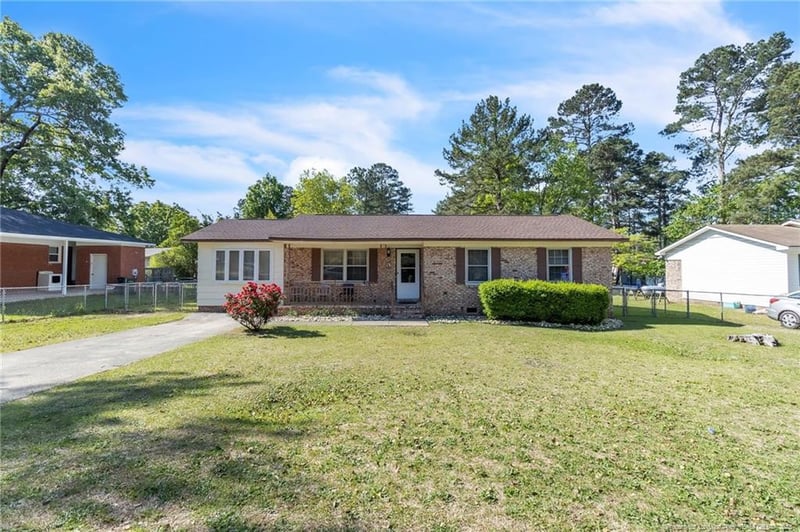 6347 Rockford Dr, Fayetteville, NC 28304