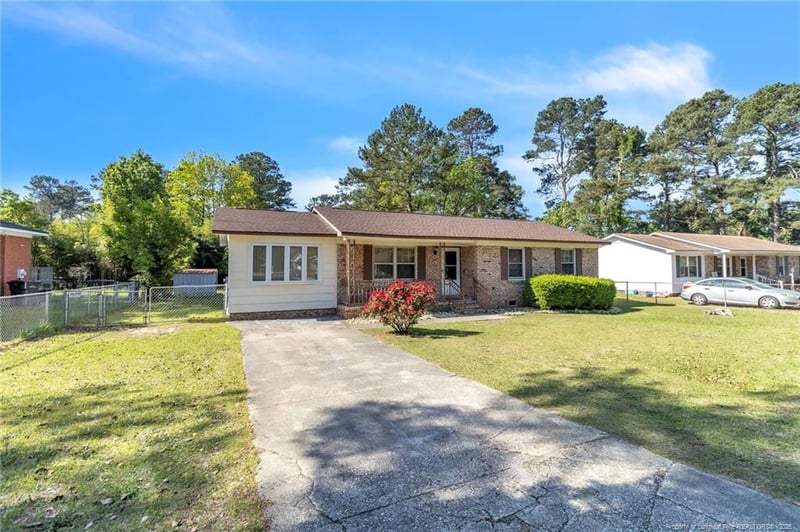 6347 Rockford Dr, Fayetteville, NC 28304
