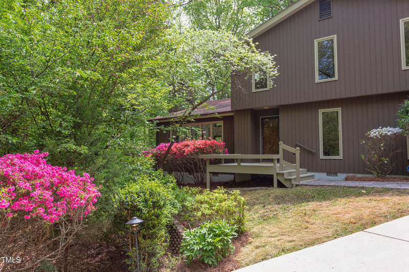 635 Kensington Dr, Chapel Hill, NC 27514