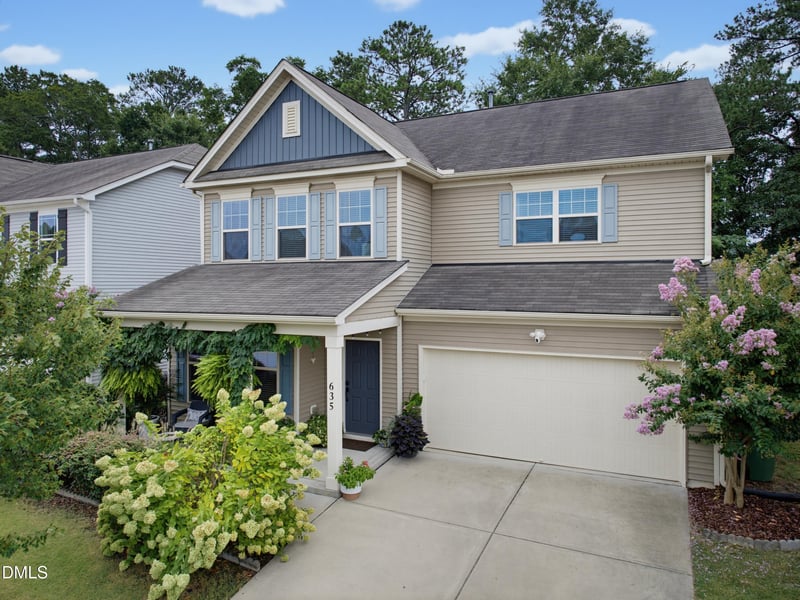 635 Lavenham Ln, Fuquay Varina, NC 27526