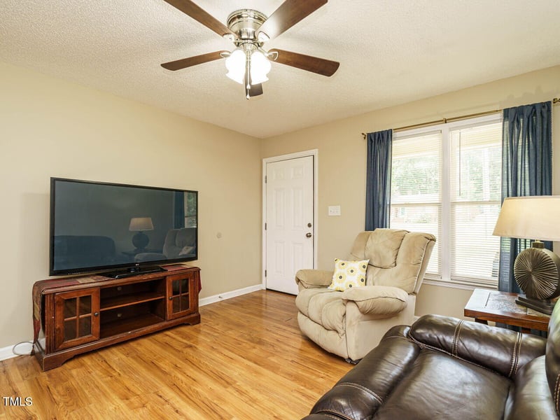 635 Raymond Dr, Wendell, NC 27591