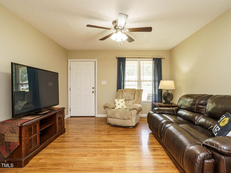 635 Raymond Dr, Wendell, NC 27591