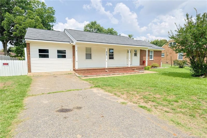 636 Berwick Dr, Fayetteville, NC 28314
