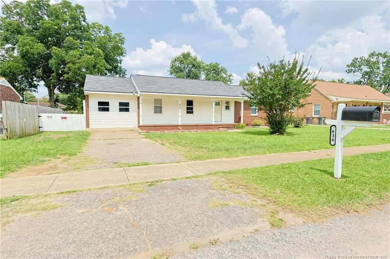 636 Berwick Dr, Fayetteville, NC 28314