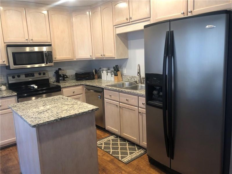 636 Jordan Creek Dr, Burlington, NC 27215