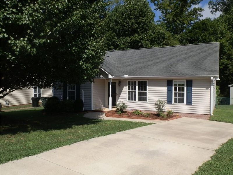 637 Arden St, Burlington, NC 27215