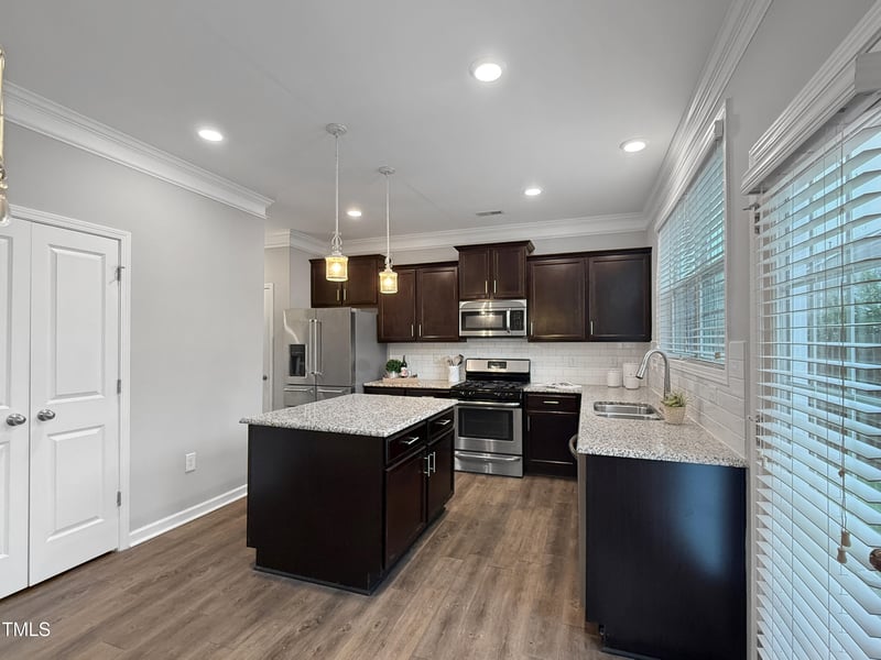 637 Stapleford Ln, Fuquay Varina, NC 27526