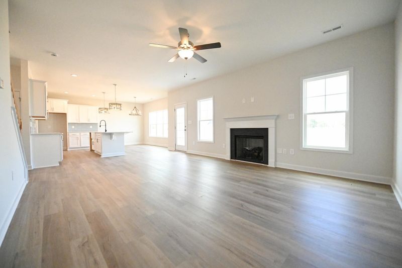 638 Amusement Dr, Hope Mills, NC 28348