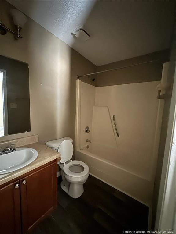 638 Mosswood Ln, Fayetteville, NC 28311