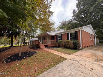 639 Woodhaven Dr, Burlington, NC 27217