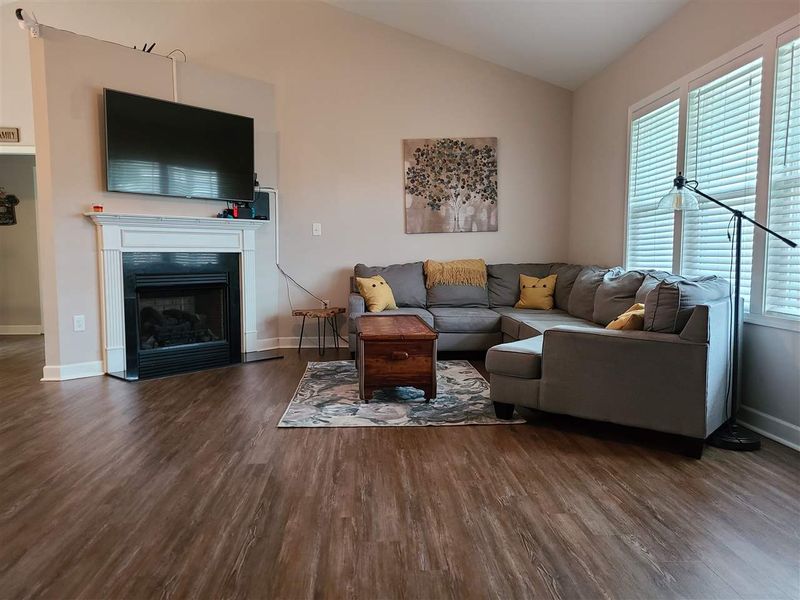 64 W Gennessee Dr, Zebulon, NC 27597