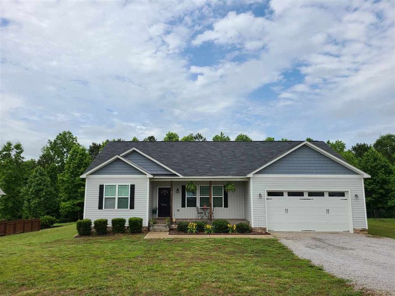 64 W Gennessee Dr, Zebulon, NC 27597