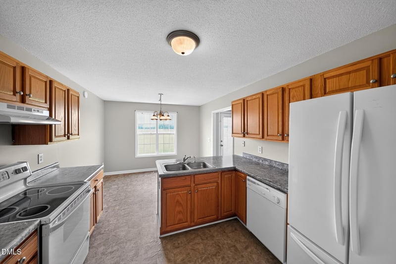 64 Jewel Ln, Four Oaks, NC 27524
