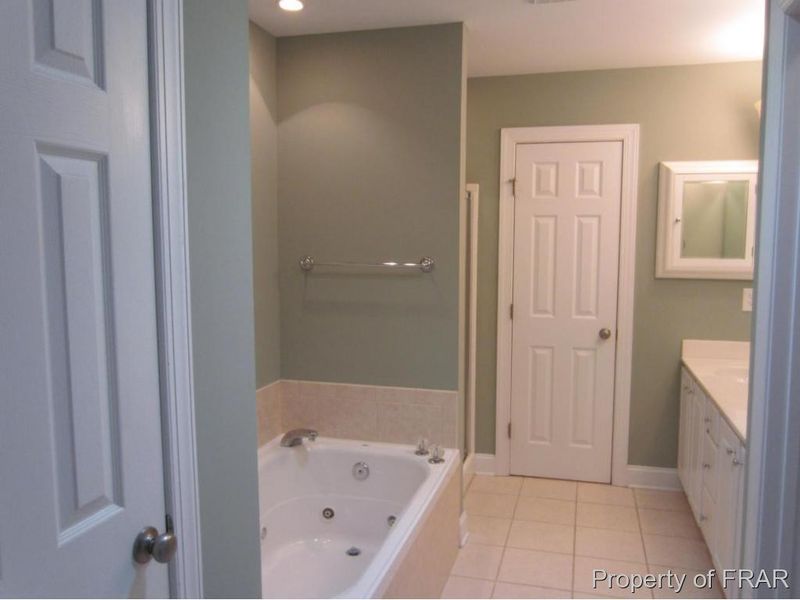 64 Trellis Ct, Lillington, NC 27546