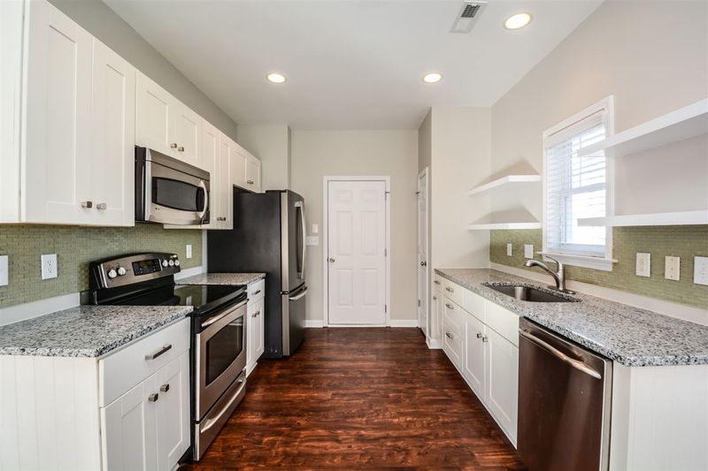 64 Tuscarora Ln, Clayton, NC 27520