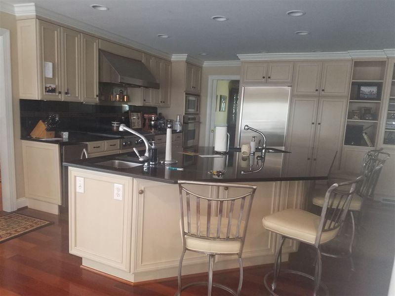 6400 Castlebrook Dr, Raleigh, NC 27604