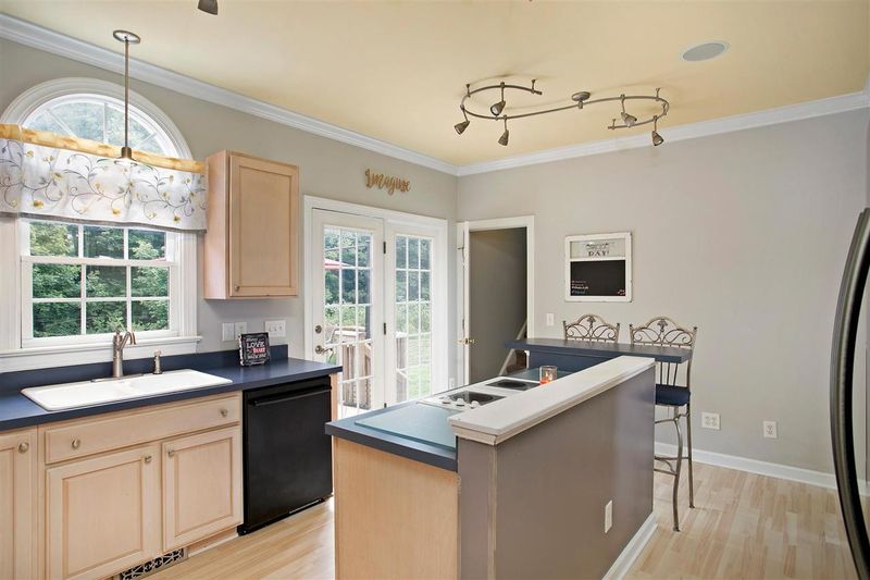6400 Hillcreek Dr, Raleigh, NC 27603