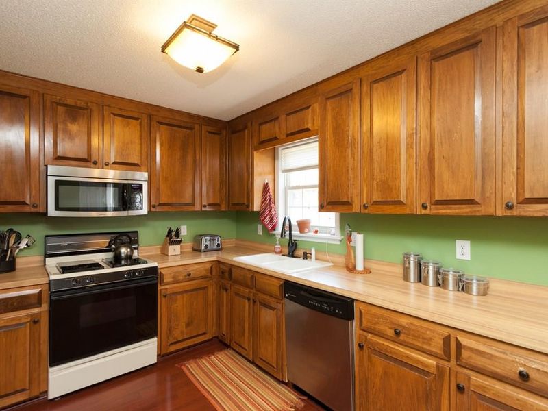 6400 Mcelveen Ct, Raleigh, NC 27603
