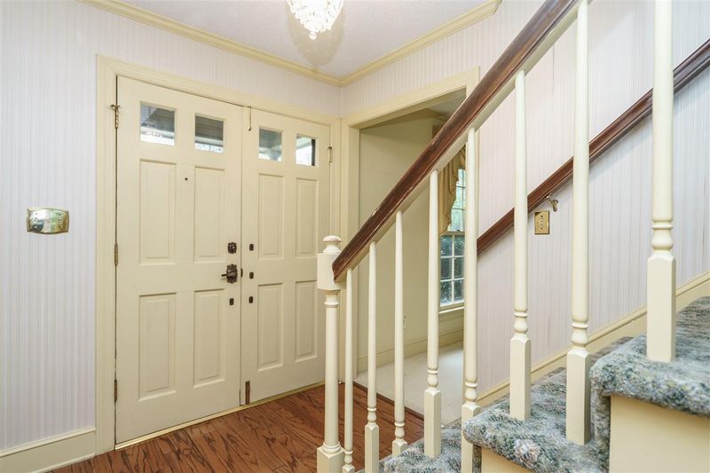 6401 Winthrop Dr, Raleigh, NC 27612