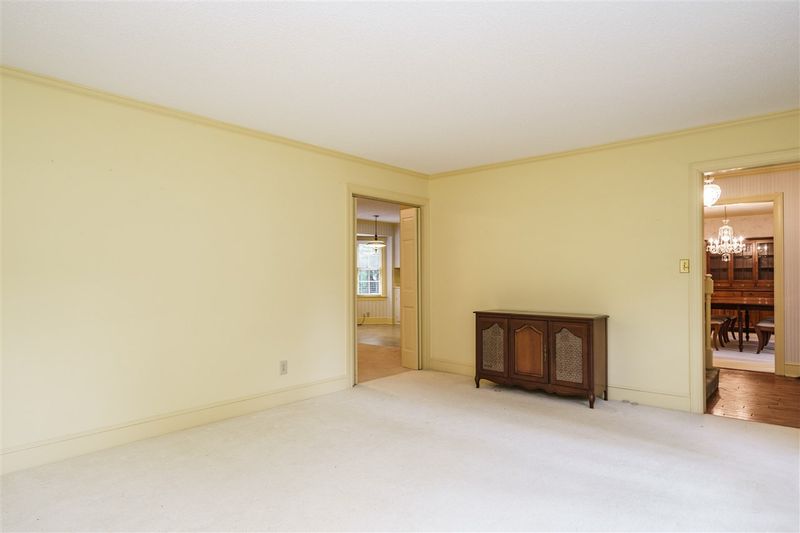 6401 Winthrop Dr, Raleigh, NC 27612