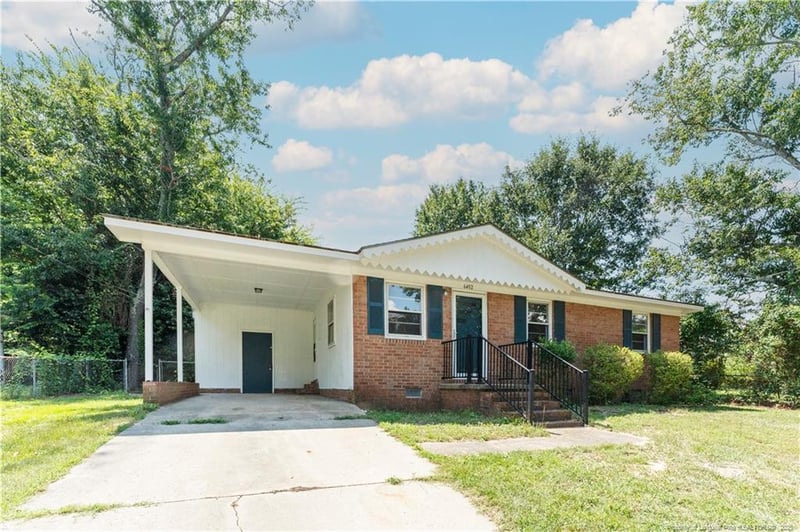 6402 Beacon St, Fayetteville, NC 28311