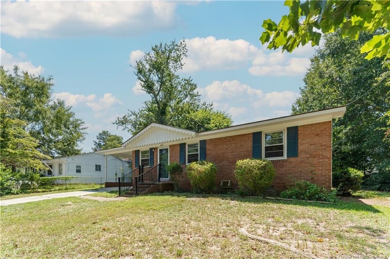 6402 Beacon St, Fayetteville, NC 28311