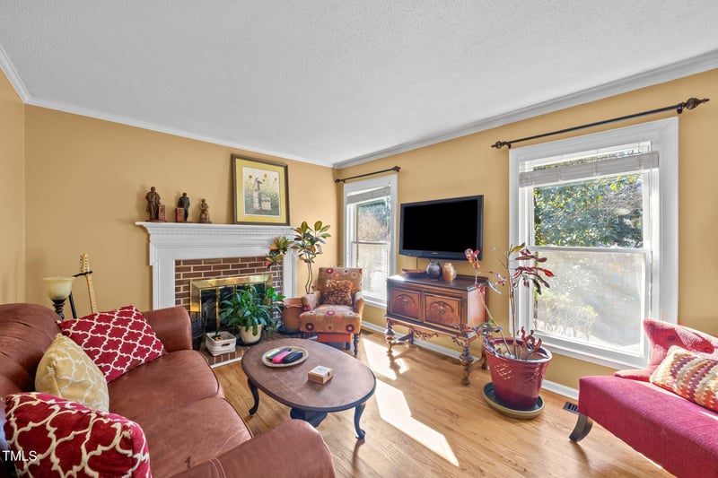 6404 Dixon Dr, Raleigh, NC 27609