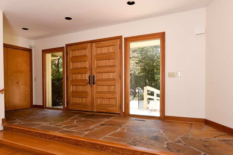 6405 Huntingridge Rd, Chapel Hill, NC 27517