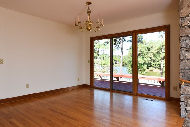 6405 Huntingridge Rd, Chapel Hill, NC 27517