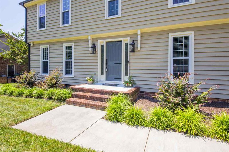 6405 Winthrop Dr, Raleigh, NC 27612