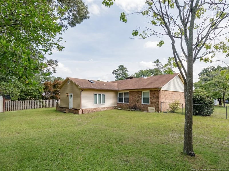 6406 Irvington Ct, Fayetteville, NC 28314