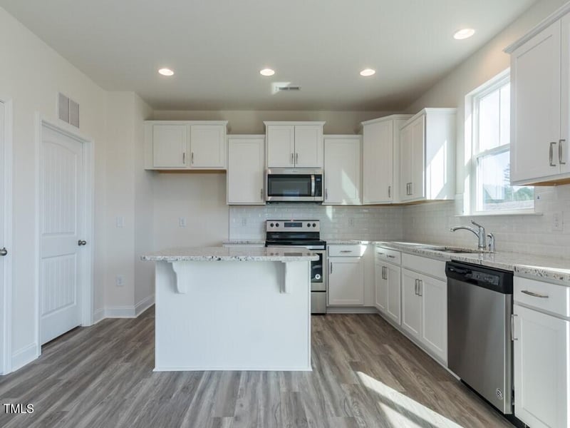 641 Hipwood Dr, Zebulon, NC 27597