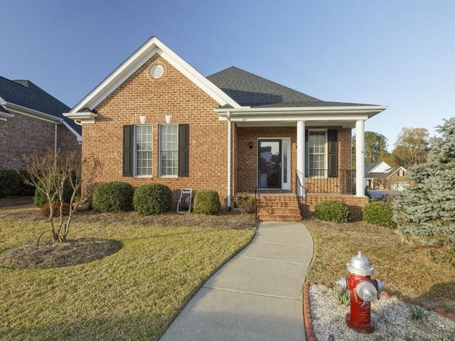 641 E Lakota Dr, Fuquay Varina, NC 27526