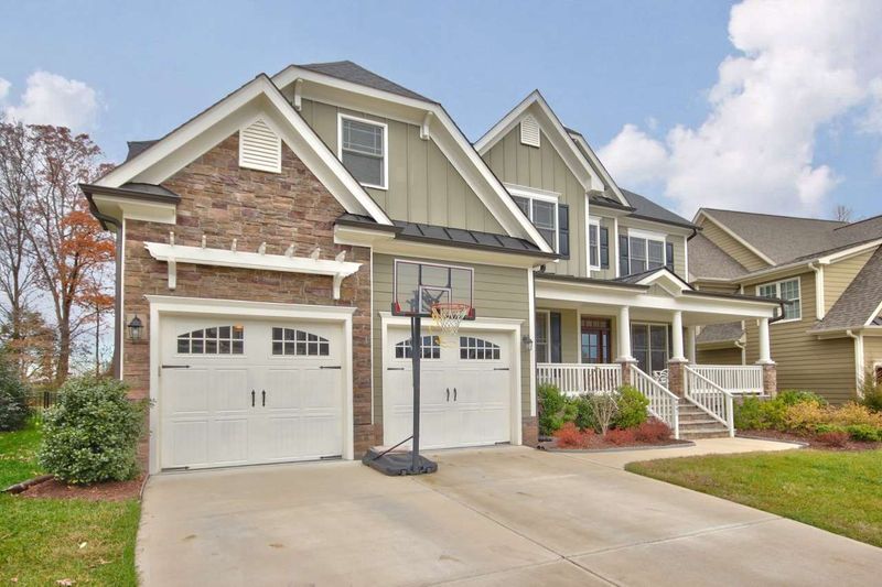 641 Peach Orchard Pl, Cary, NC 27519